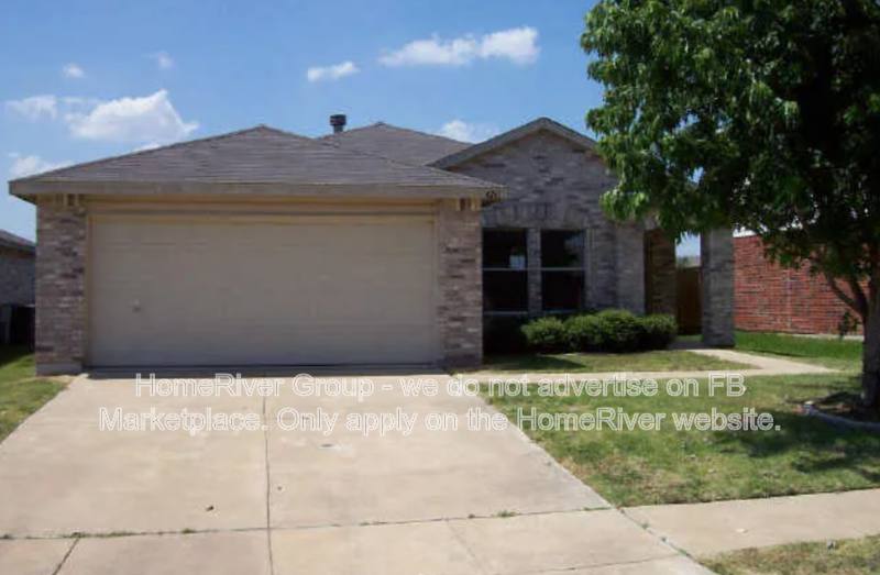House for rent at 4261 Meadowknoll Dr, Fort Worth, TX 76123