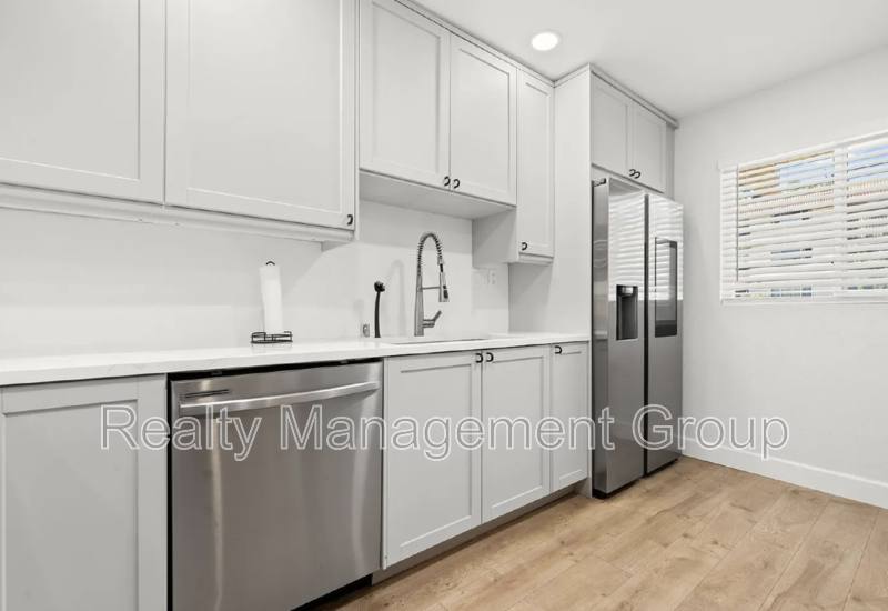 Townhouse for rent at 6821 Alvarado Rd #8, San Diego, CA 92120