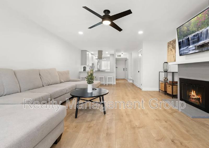 Townhouse for rent at 6821 Alvarado Rd #8, San Diego, CA 92120