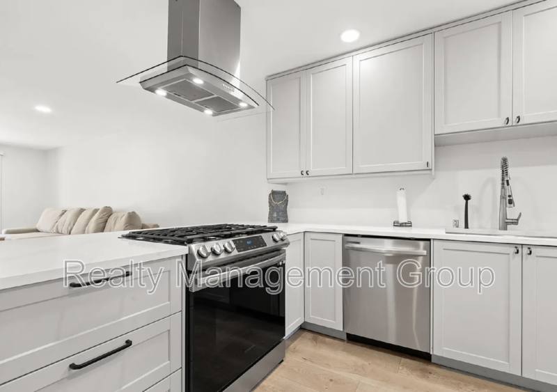Townhouse for rent at 6821 Alvarado Rd #8, San Diego, CA 92120