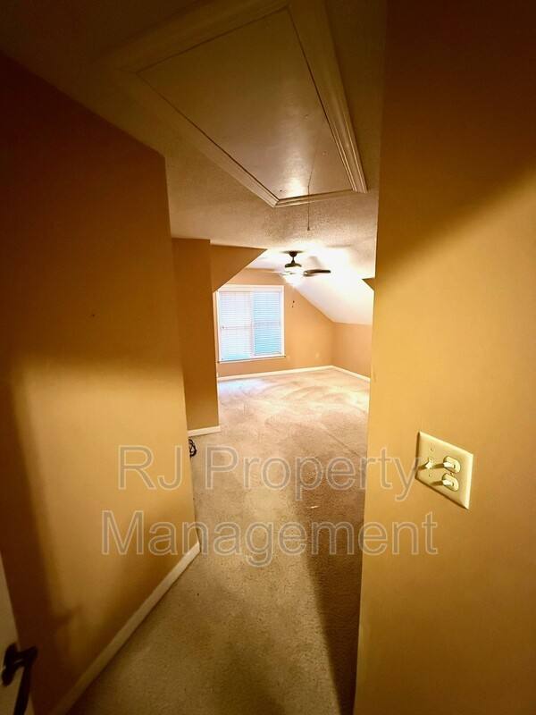 House for rent at 8610 Dena Cove W, Cordova, TN 38018