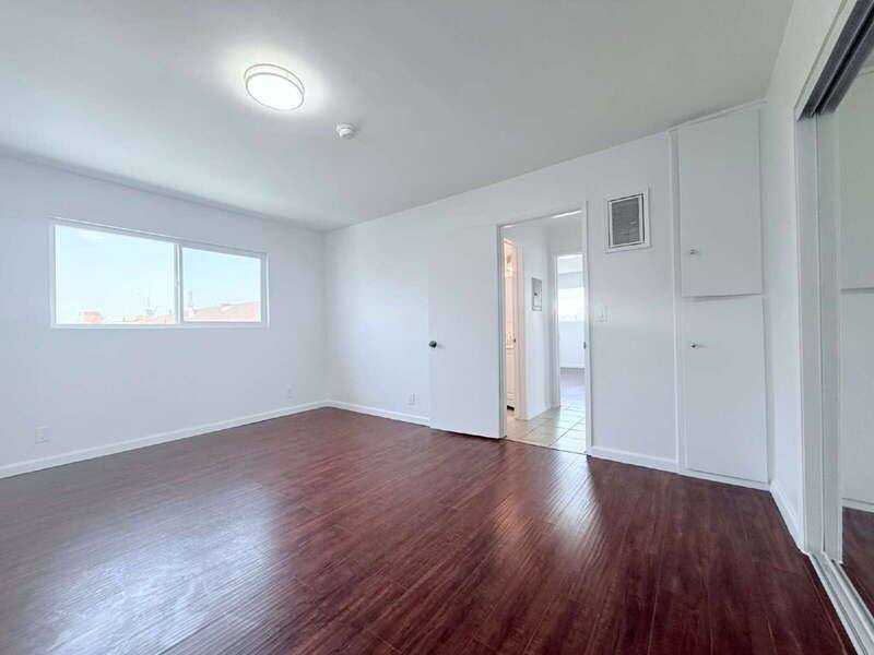 Apartment for rent at 1915 S Longwood Ave #5, Los Angeles, CA 90016