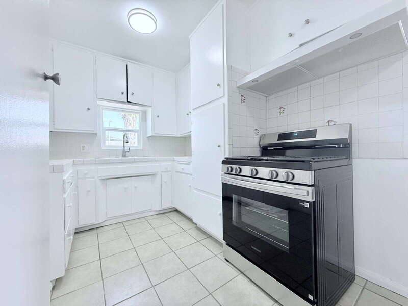 Apartment for rent at 1915 S Longwood Ave #5, Los Angeles, CA 90016