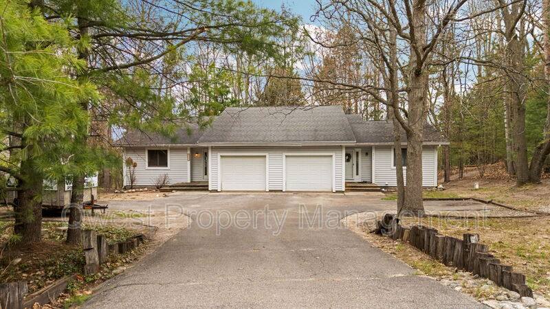 Apartment for rent at 3477 Blackwood Dr, Traverse City, MI 49686