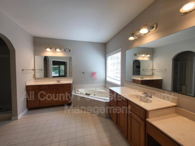House for rent at 380 Simonton Crest Dr, Lawrenceville, GA 30045