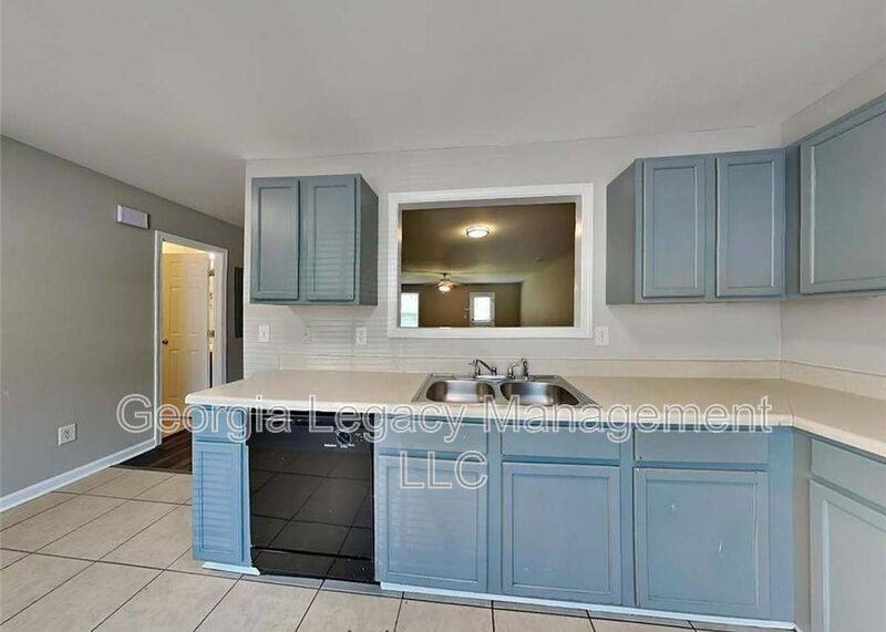 Townhouse for rent at 407 Maple Way E, Monroe, GA 30655