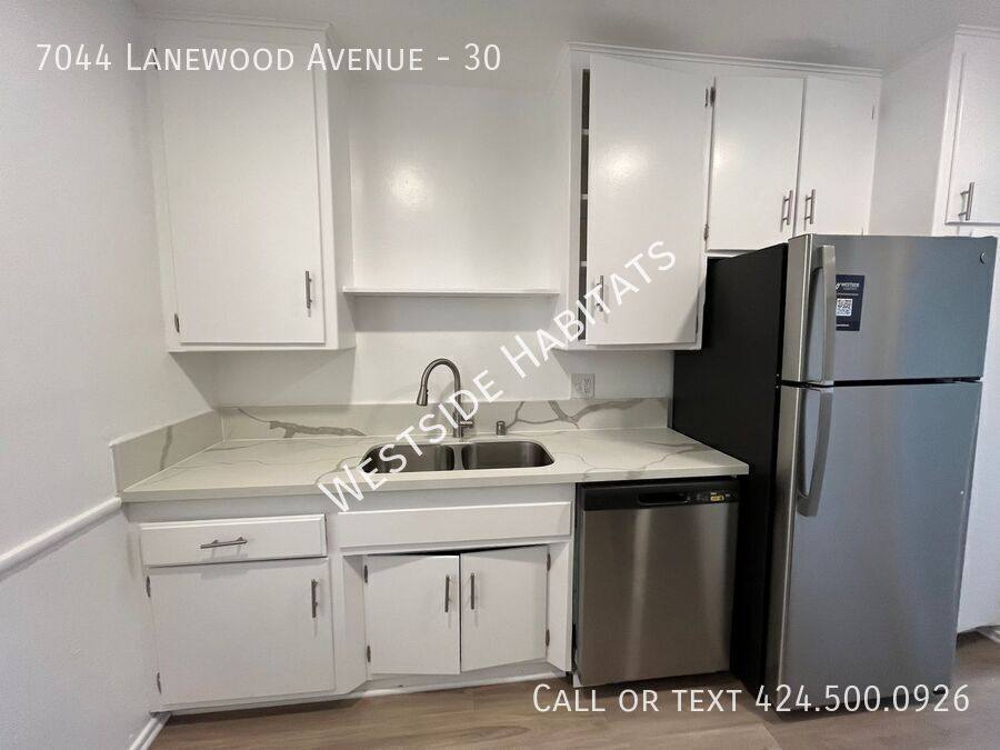 Apartment for rent at 7044 Lanewood Ave #30, Los Angeles, CA 90028