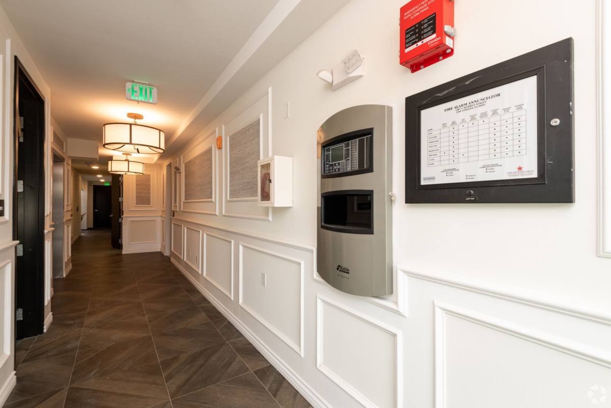 Apartment for rent at 1507 Hi Point St, Los Angeles, CA 90035