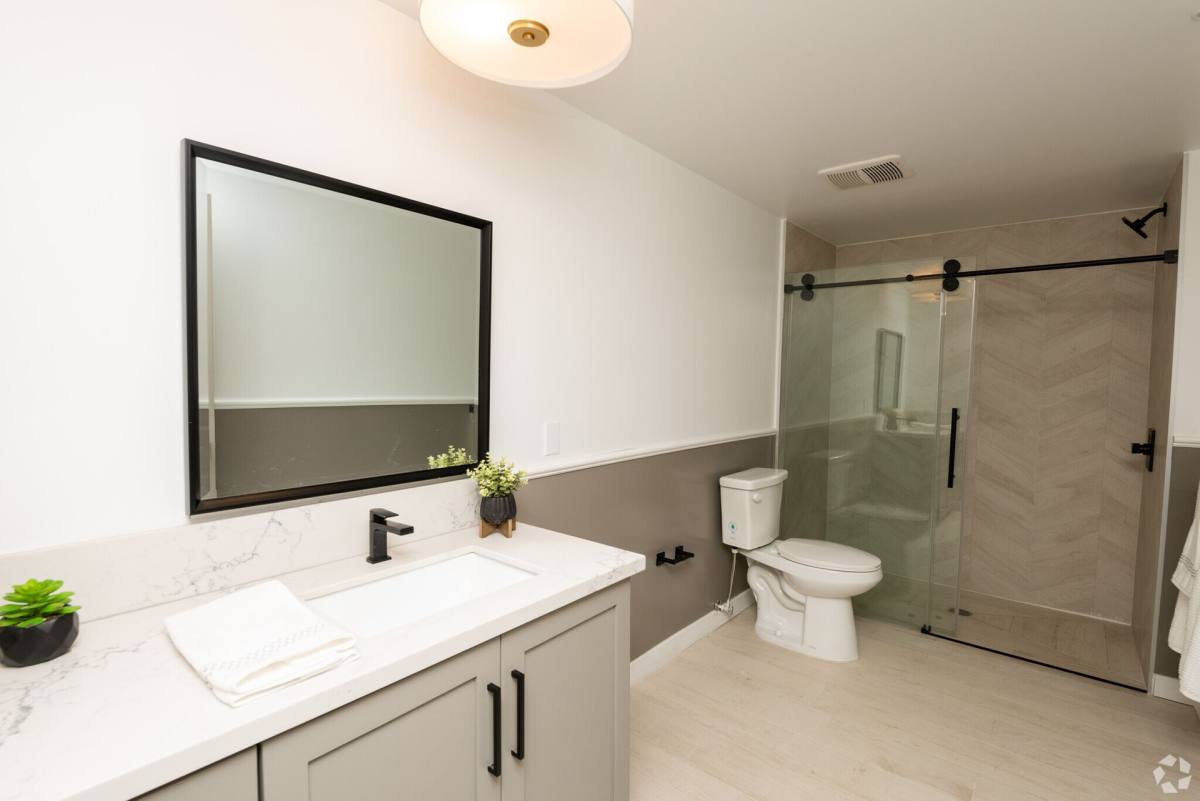 Apartment for rent at 1507 Hi Point St, Los Angeles, CA 90035