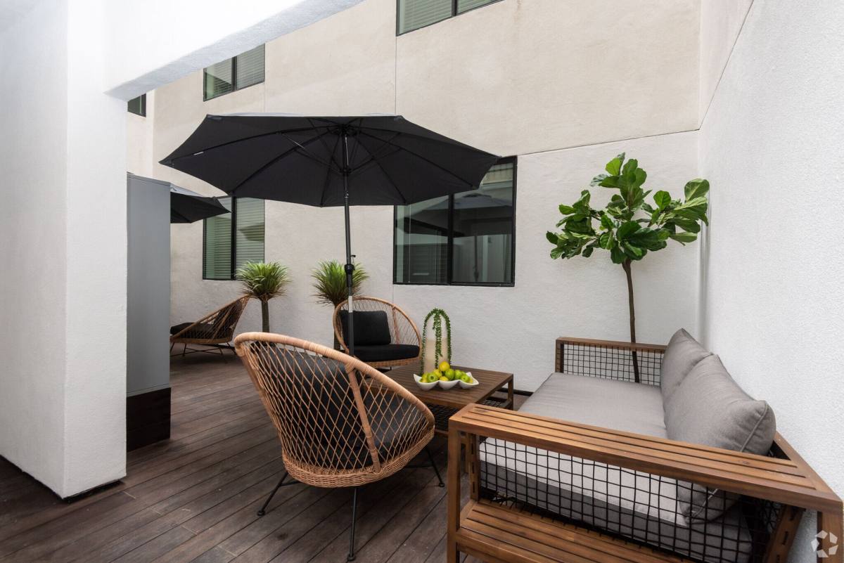 Apartment for rent at 1507 Hi Point St, Los Angeles, CA 90035