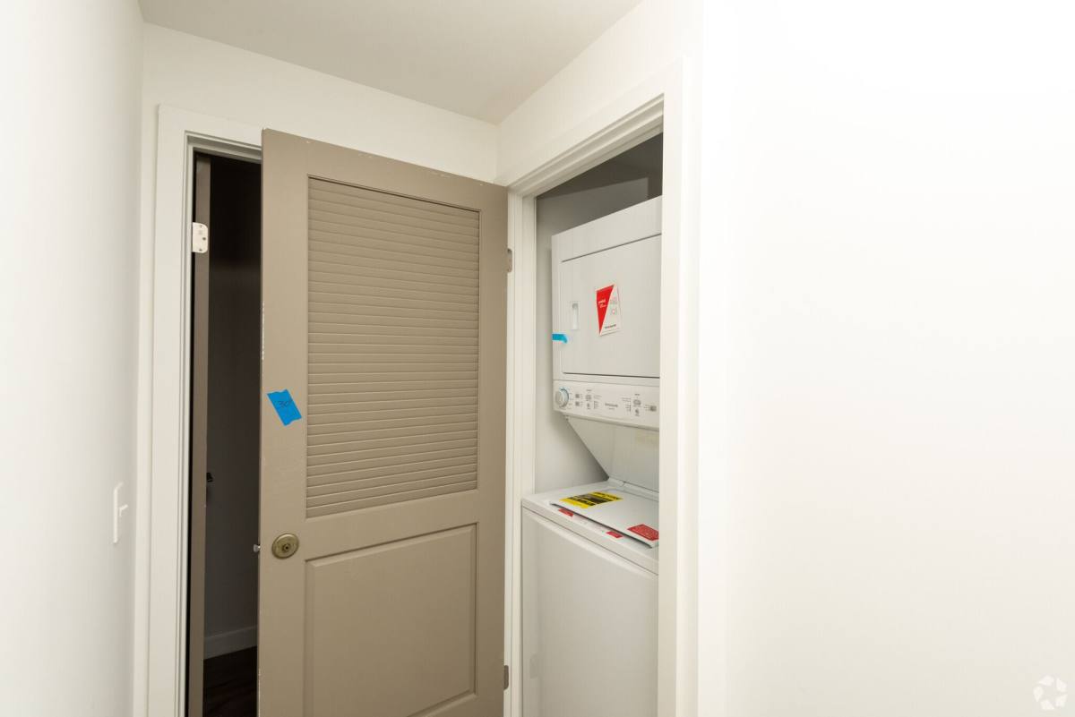 Apartment for rent at 1507 Hi Point St, Los Angeles, CA 90035