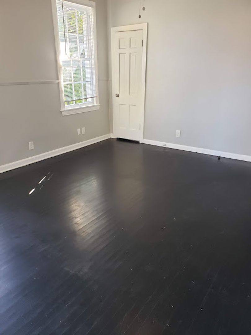Apartment for rent at 911 913 N Fitzhugh, Dallas, TX 75204