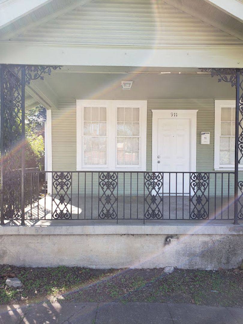 Apartment for rent at 911 913 N Fitzhugh, Dallas, TX 75204