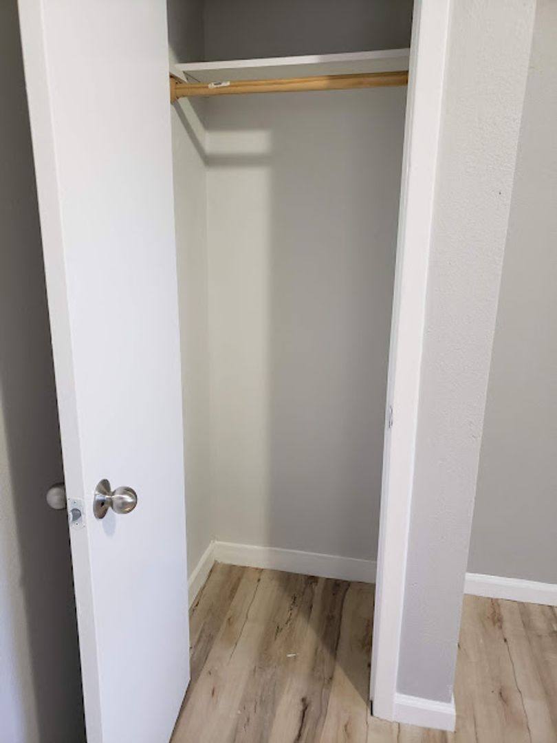 Apartment for rent at 911 913 N Fitzhugh, Dallas, TX 75204