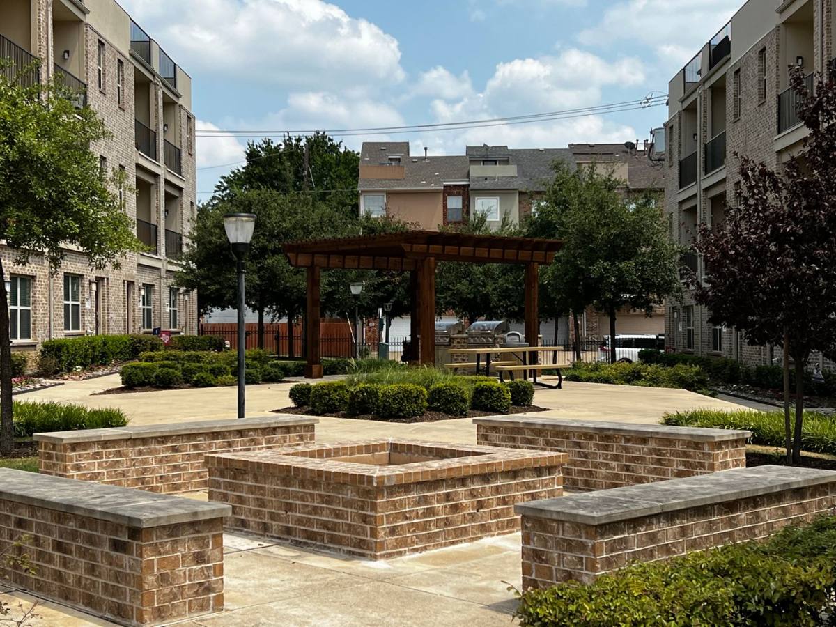 Townhouse for rent at 1319 Rancho Mirage Dr, Dallas, TX 75204