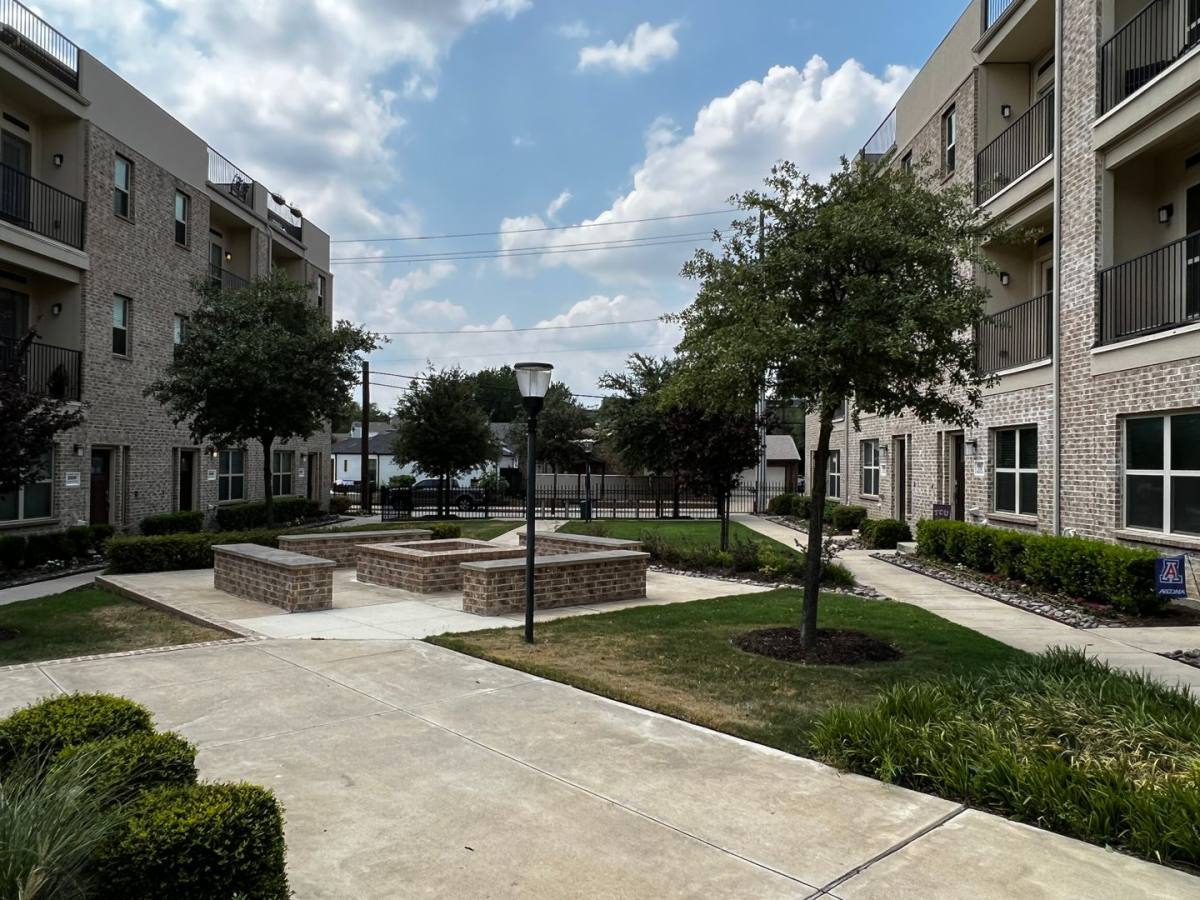 Townhouse for rent at 1319 Rancho Mirage Dr, Dallas, TX 75204