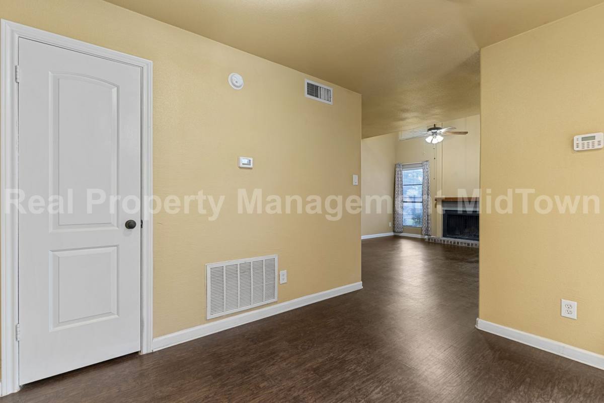 Condo for rent at 5516 Boca Raton Blvd #310, Fort Worth, TX 76112