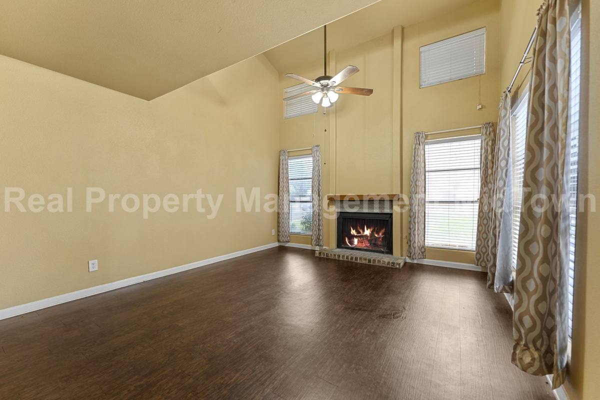 Condo for rent at 5516 Boca Raton Blvd #310, Fort Worth, TX 76112