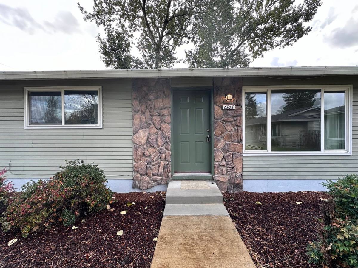 Townhouse for rent at 1303 NE 238th Dr, Troutdale, OR 97060