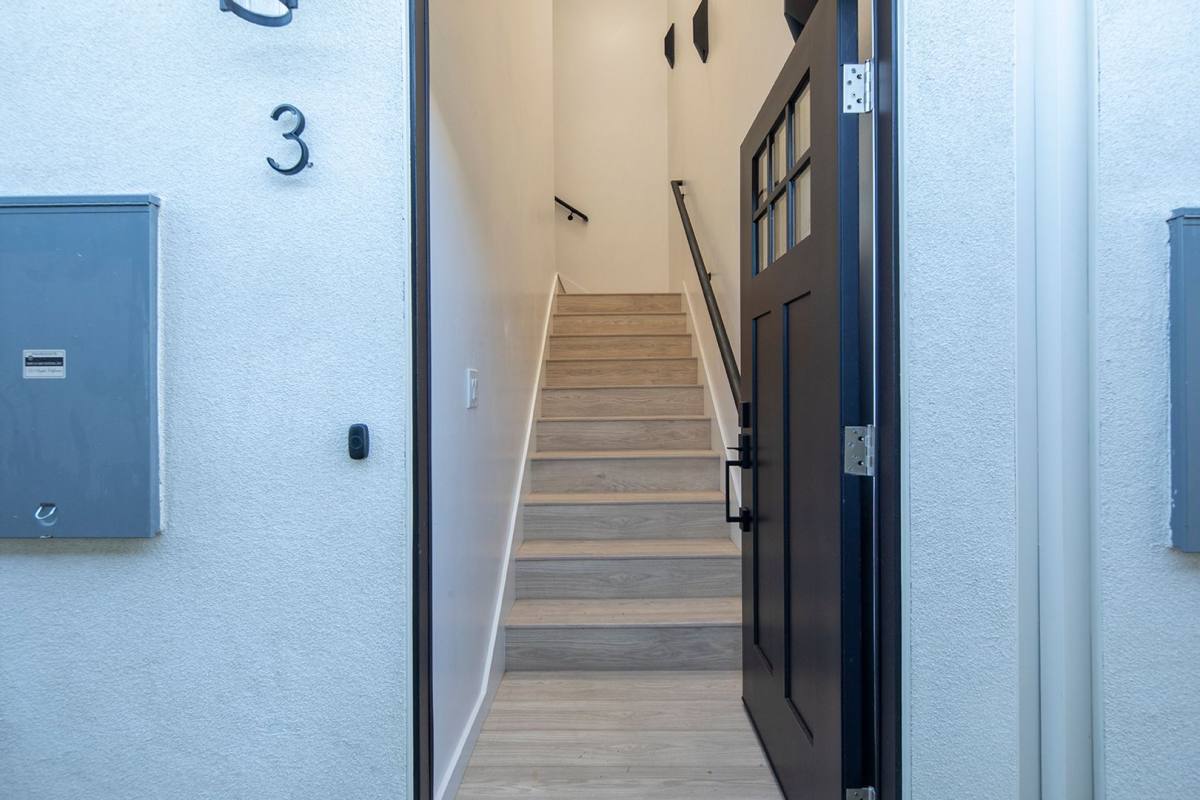 Apartment for rent at 3031-3037 Luna Ave, San Diego, CA 92117