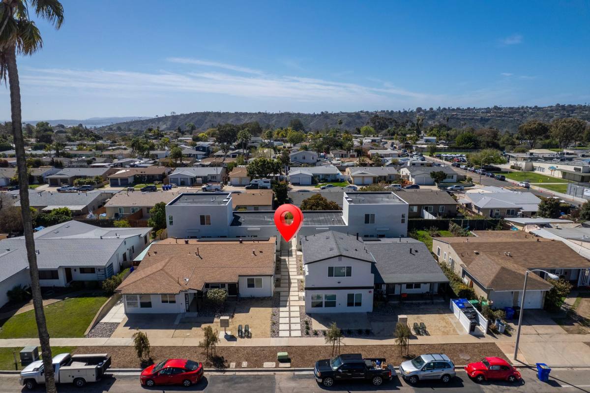 Apartment for rent at 3031-3037 Luna Ave, San Diego, CA 92117