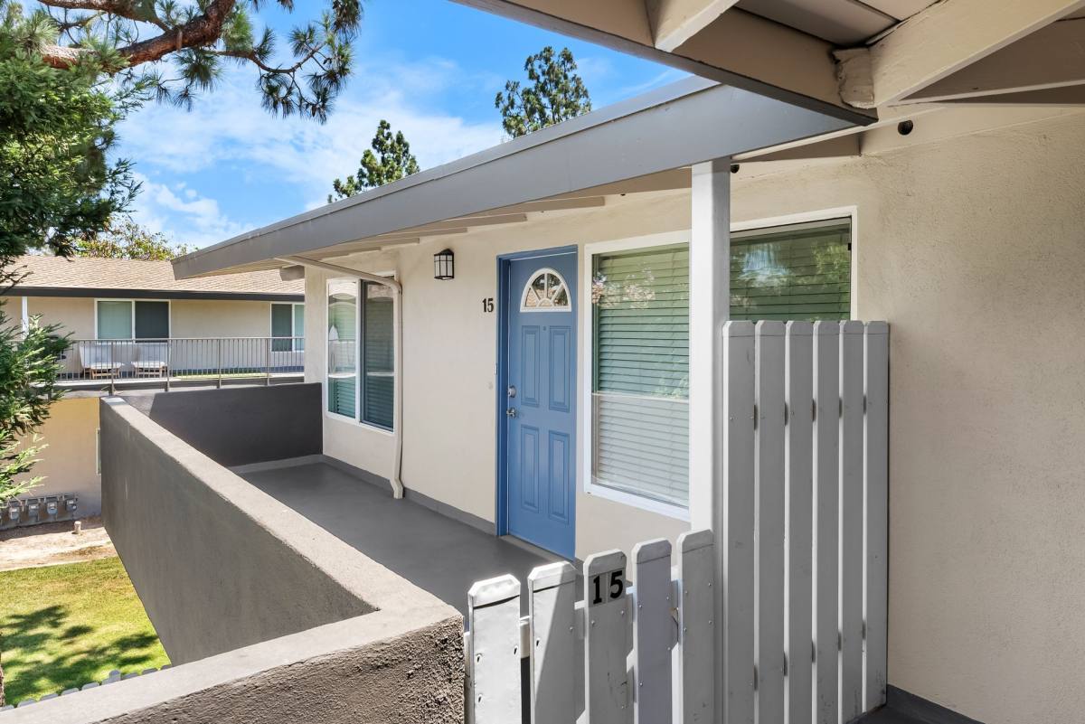 Apartment for rent at 4905 Castana Ave, Lakewood, CA 90712