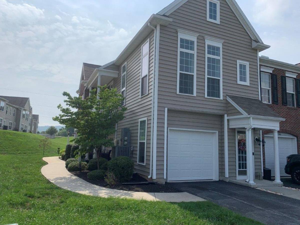 House for rent at 744 Whitetail Dr, Hummelstown, PA 17036