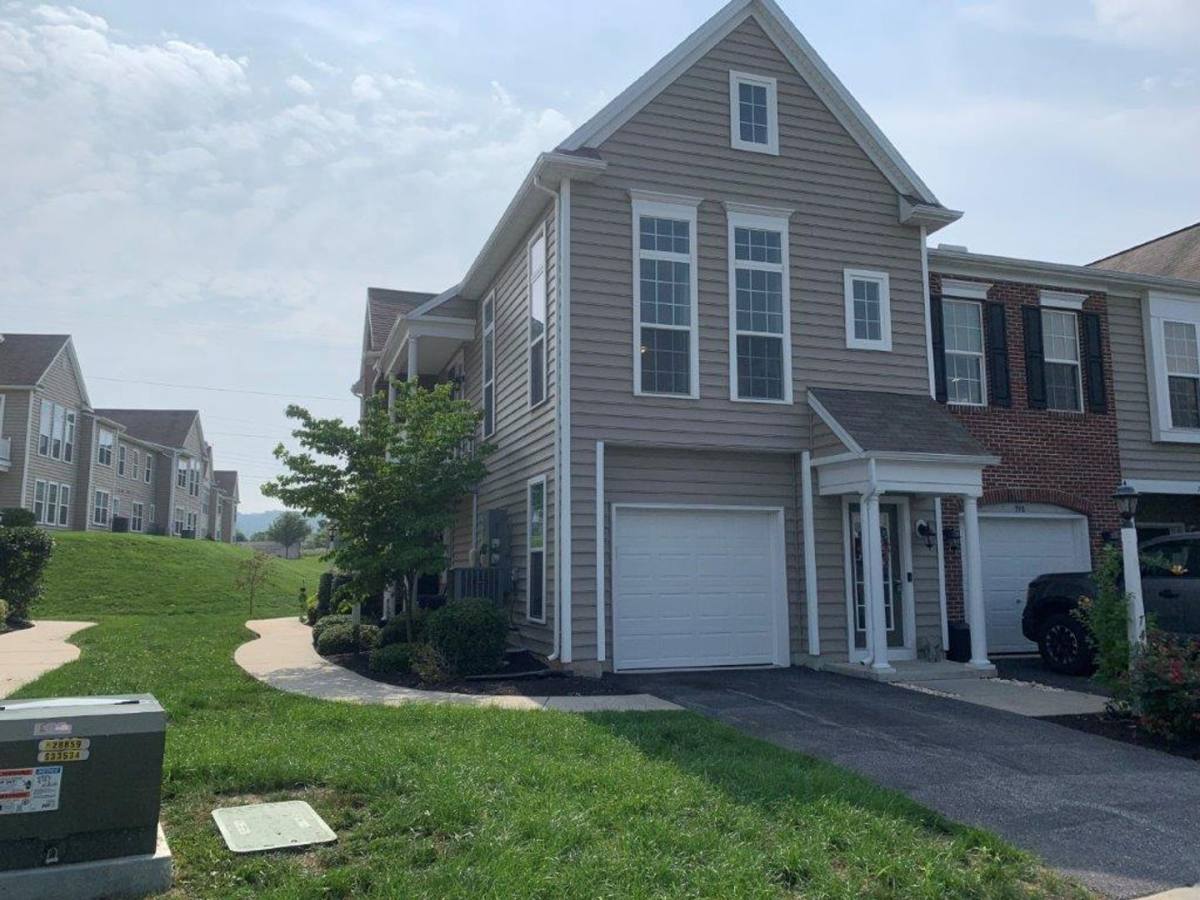 House for rent at 744 Whitetail Dr, Hummelstown, PA 17036