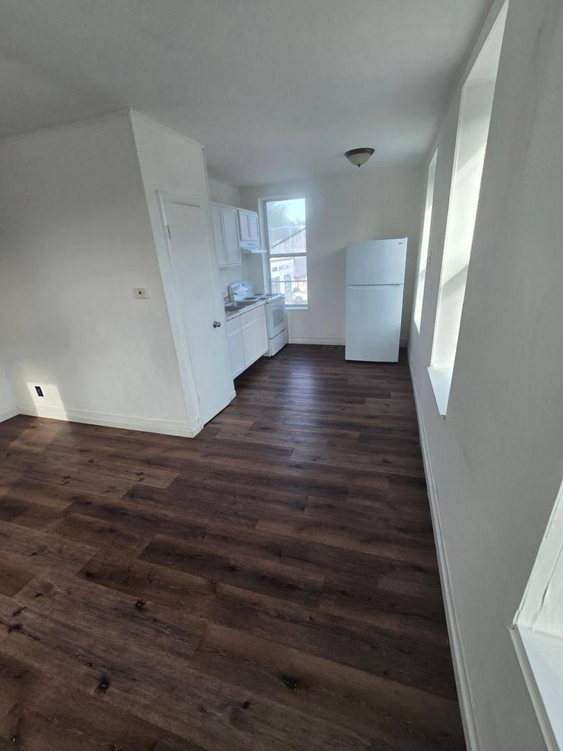 1223 W Main St, Belleville, IL 62220