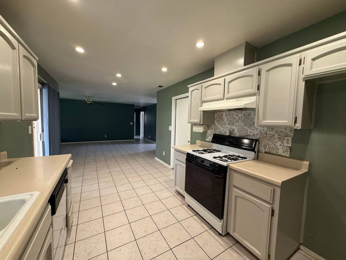 House for rent at 248 Exie Lane, Dinuba, CA 93618