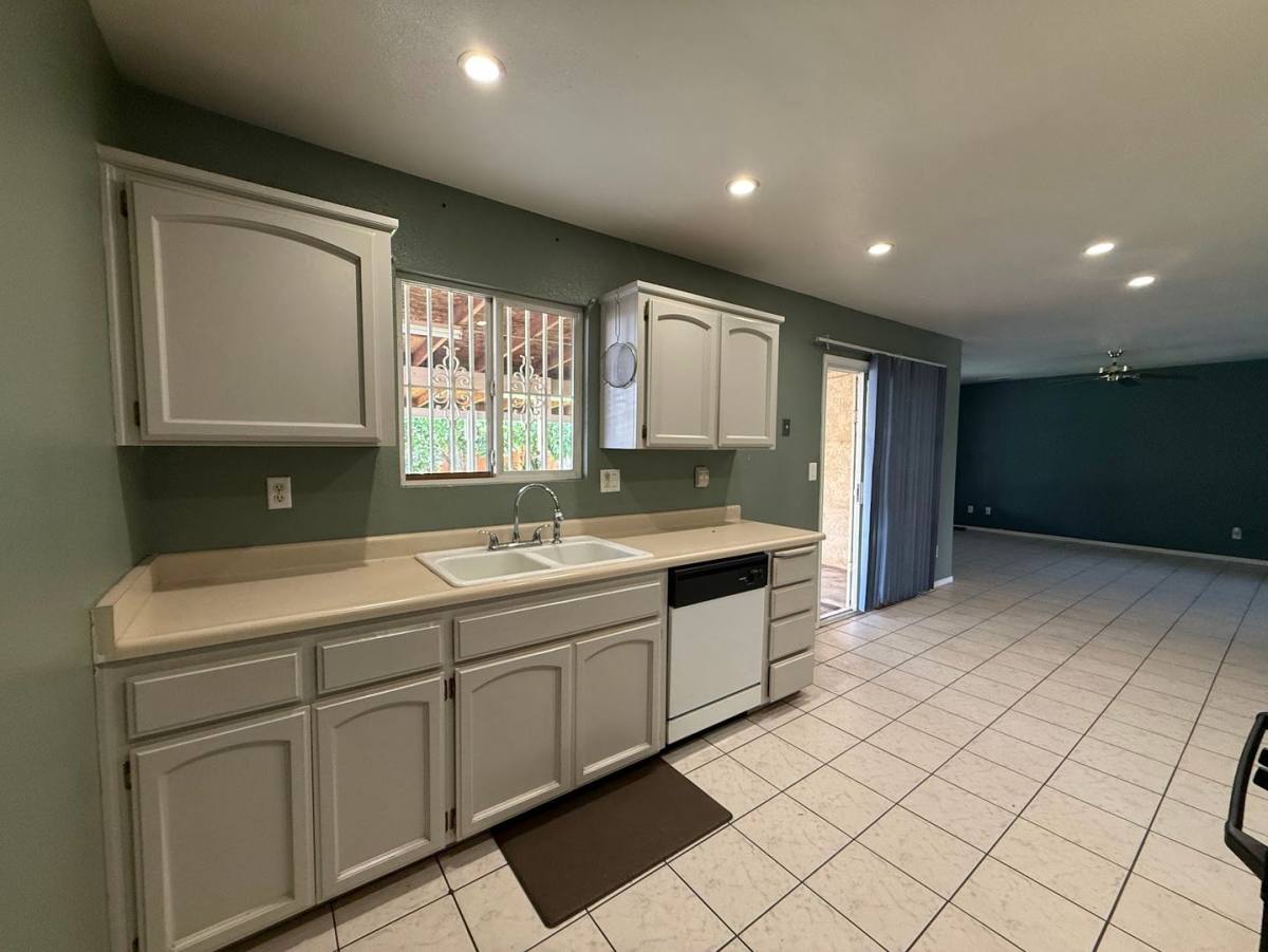 House for rent at 248 Exie Lane, Dinuba, CA 93618