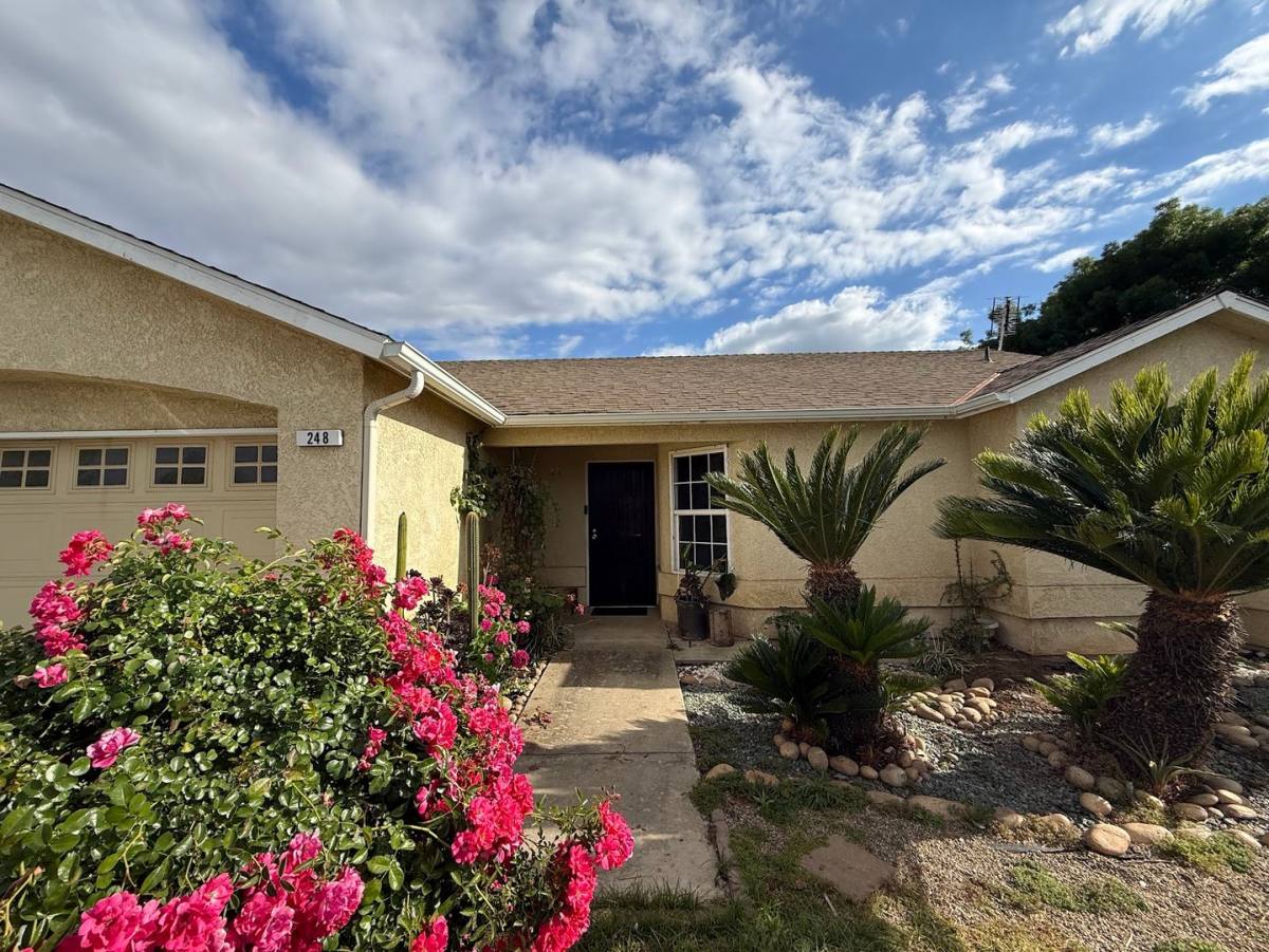 House for rent at 248 Exie Lane, Dinuba, CA 93618
