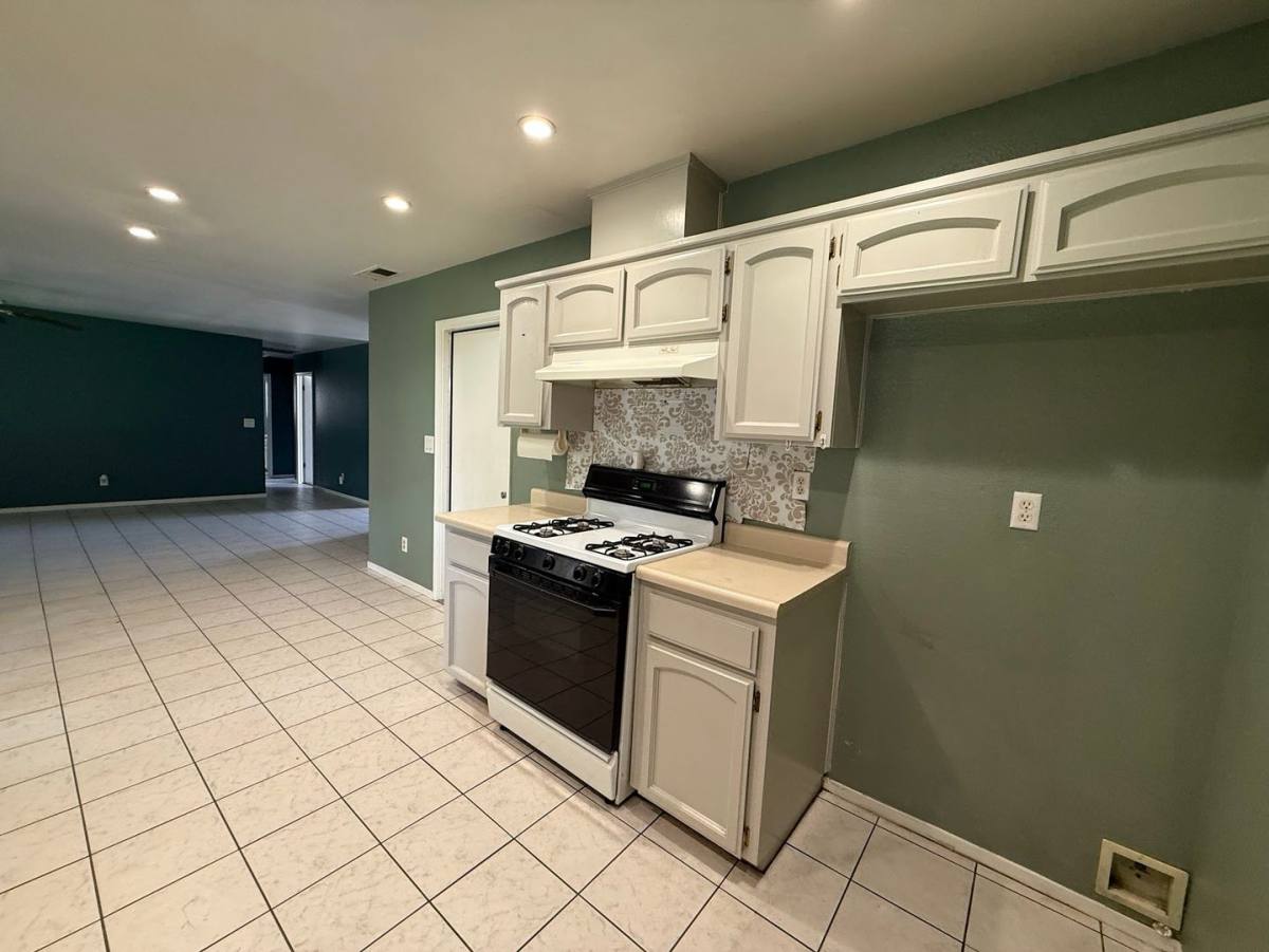 House for rent at 248 Exie Lane, Dinuba, CA 93618