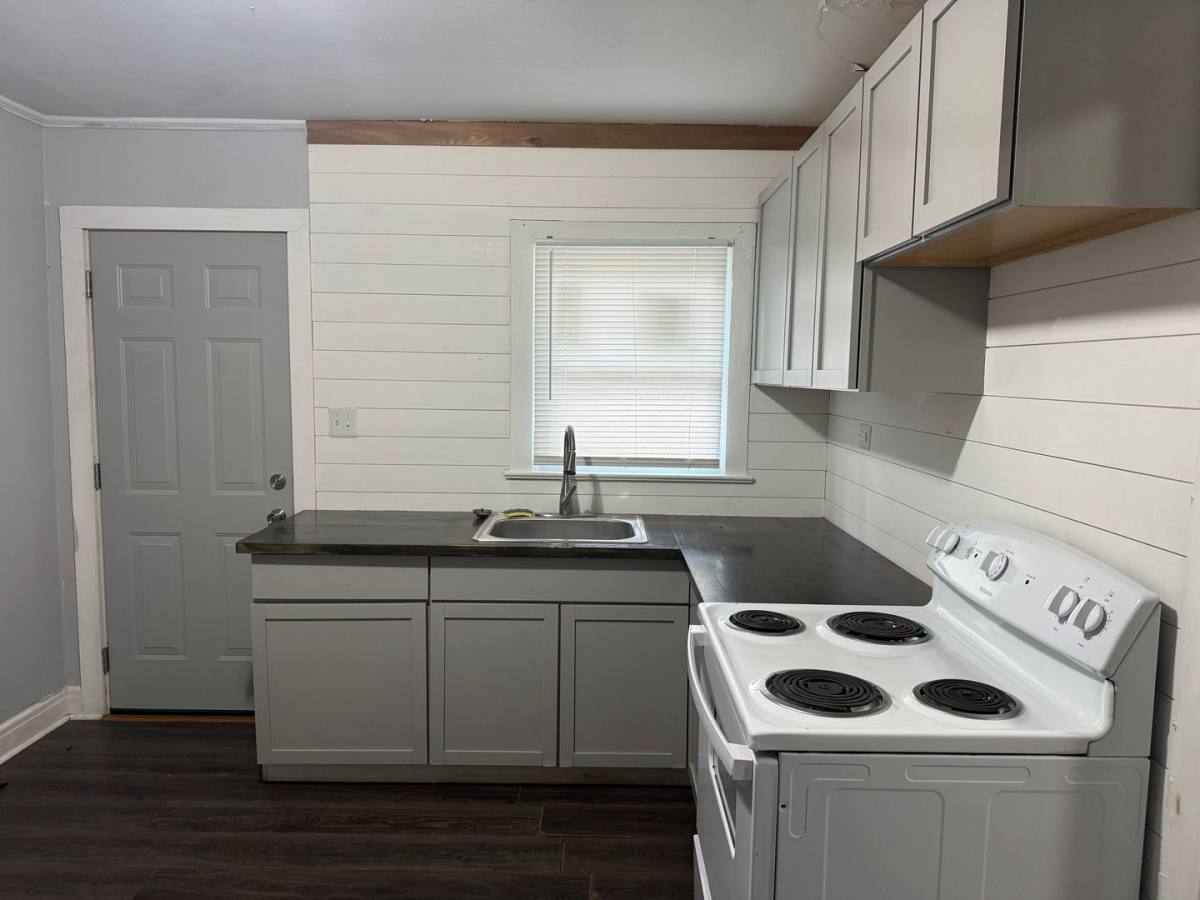 Apartment for rent at 1204 Julia Ave, Albany, GA 31707