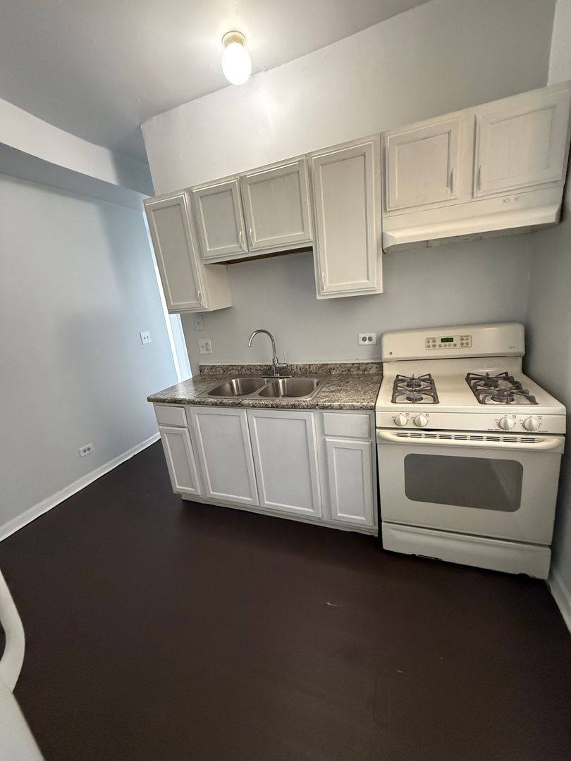 Apartment for rent at 1614-1622 W 66th St, Chicago, IL 60636