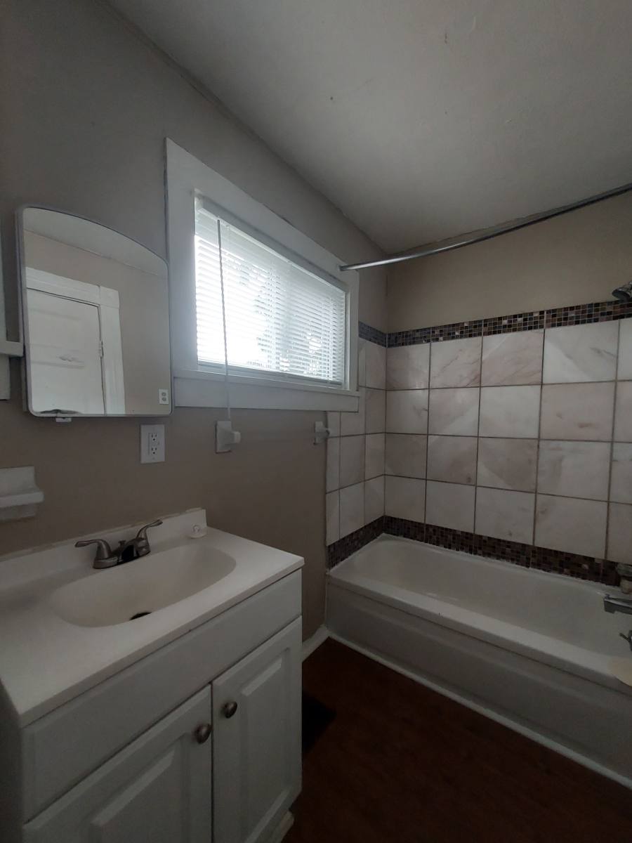 Apartment for rent at 92 Penney Ave, Newark, OH 43055