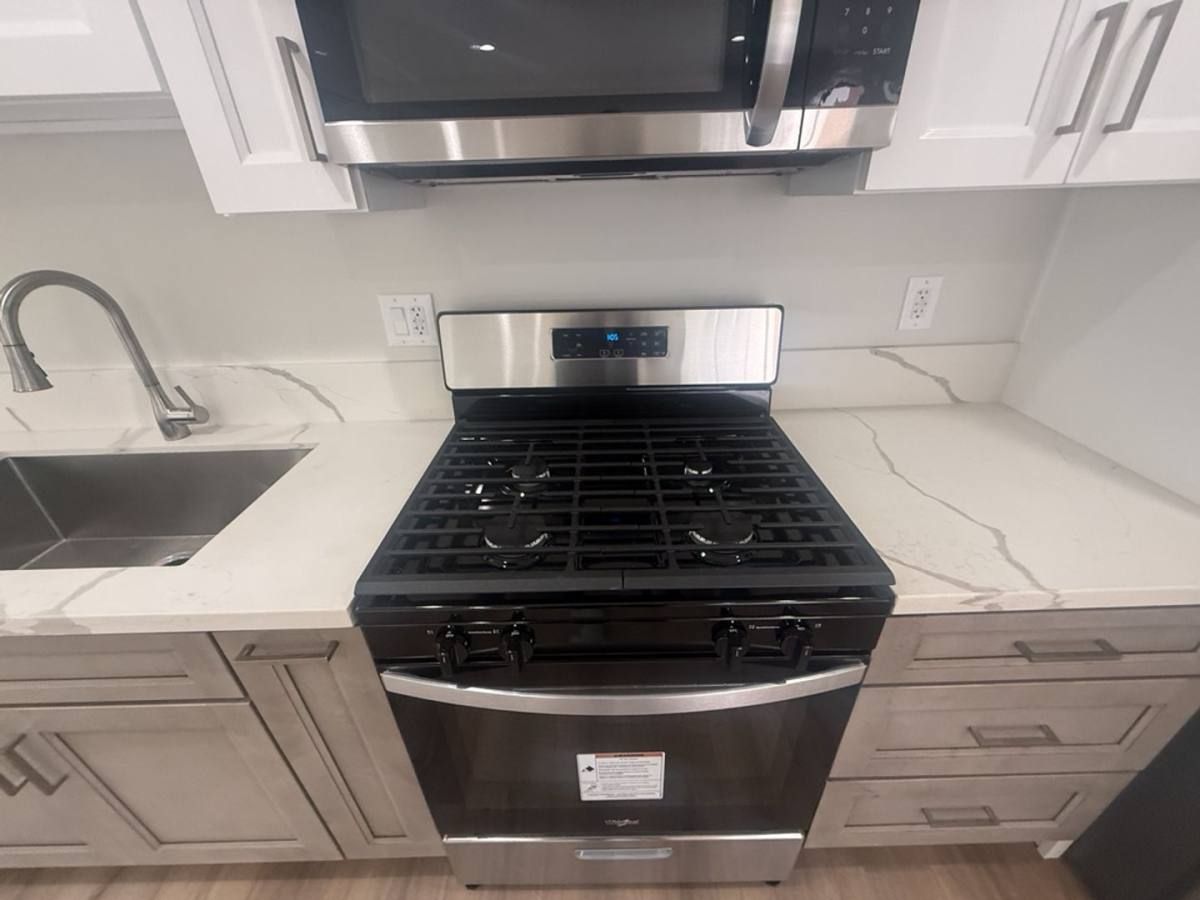 Apartment for rent at 10640-46 Victory Blvd, North Hollywood, CA 91606