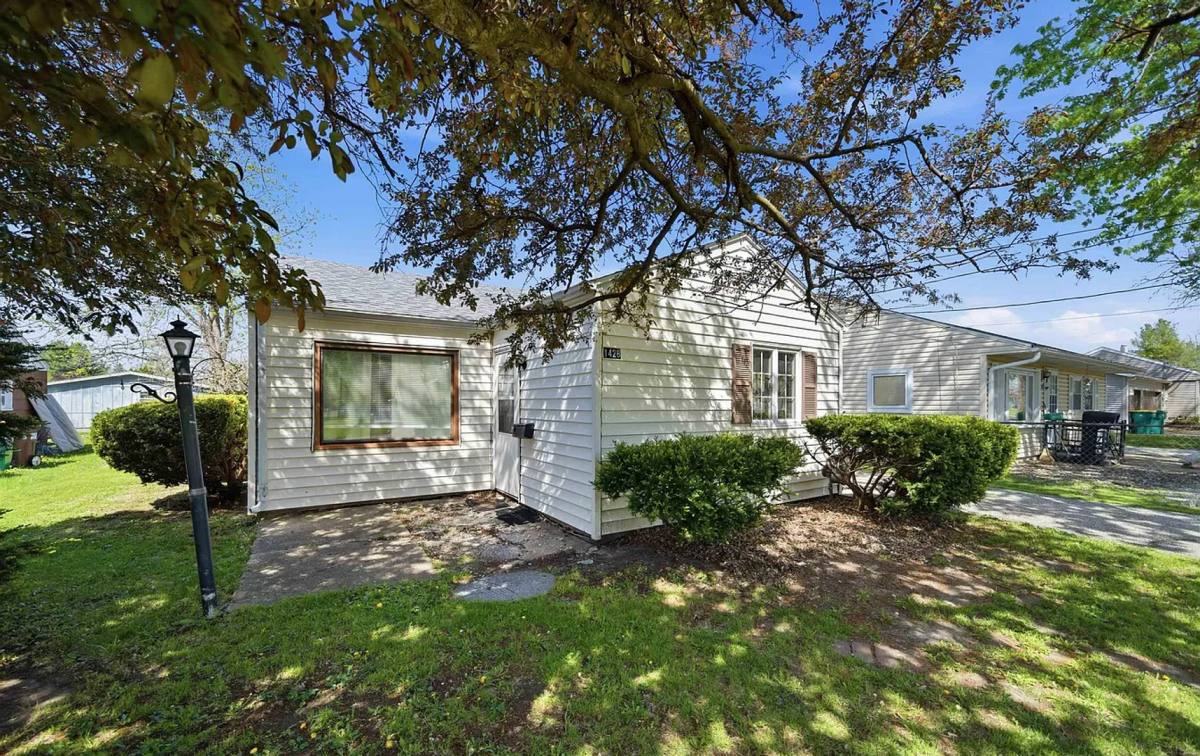 House for rent at 1428 Brown Ave, Galesburg, IL 61401
