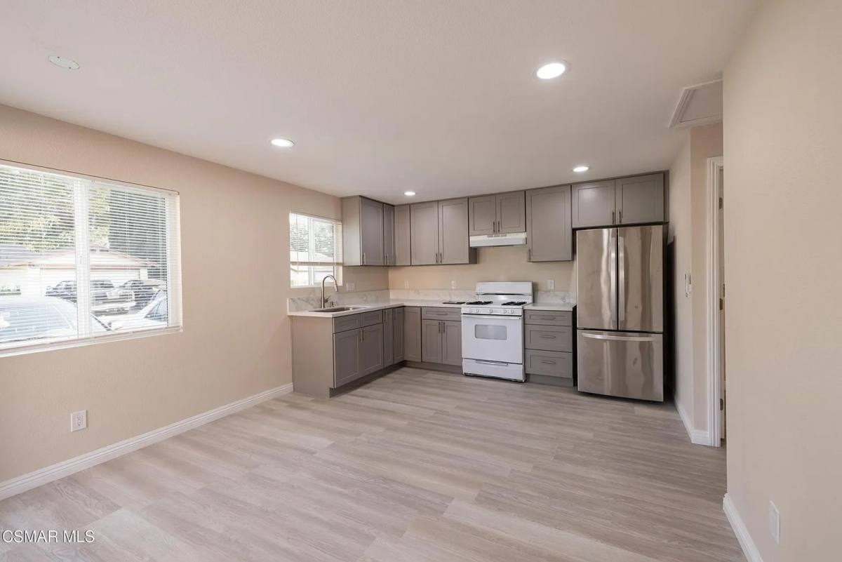 Townhouse for rent at 2345 Bryson Place, Simi Valley, CA 93065