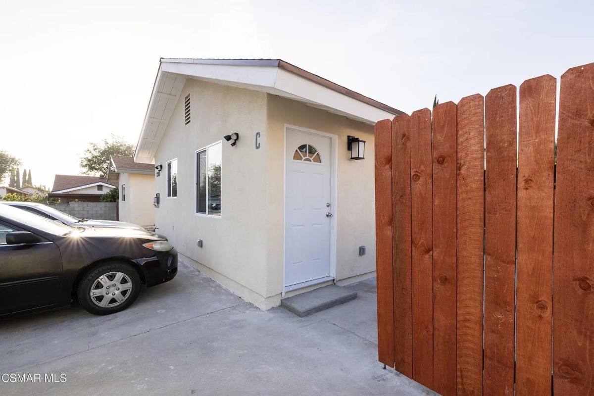 Townhouse for rent at 2345 Bryson Place, Simi Valley, CA 93065