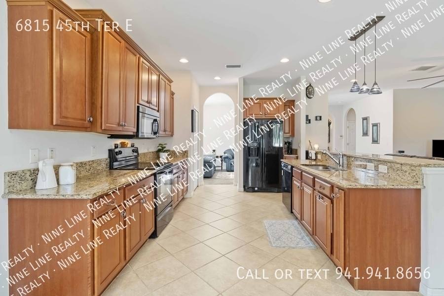 House for rent at 6815 45th Terrace E, Bradenton, FL 34203
