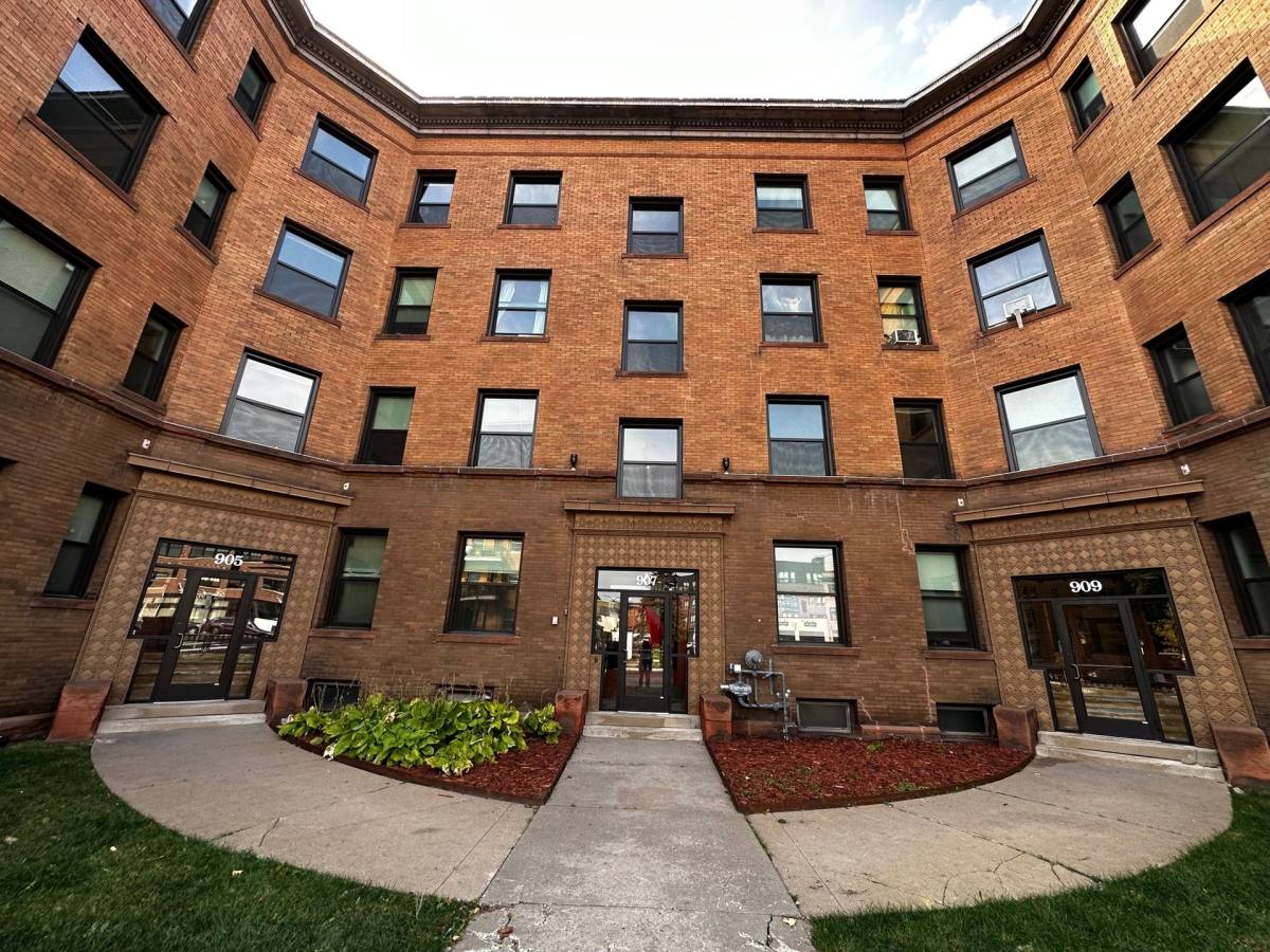 Apartment for rent at 905 W Franklin, Minneapolis, MN 55405