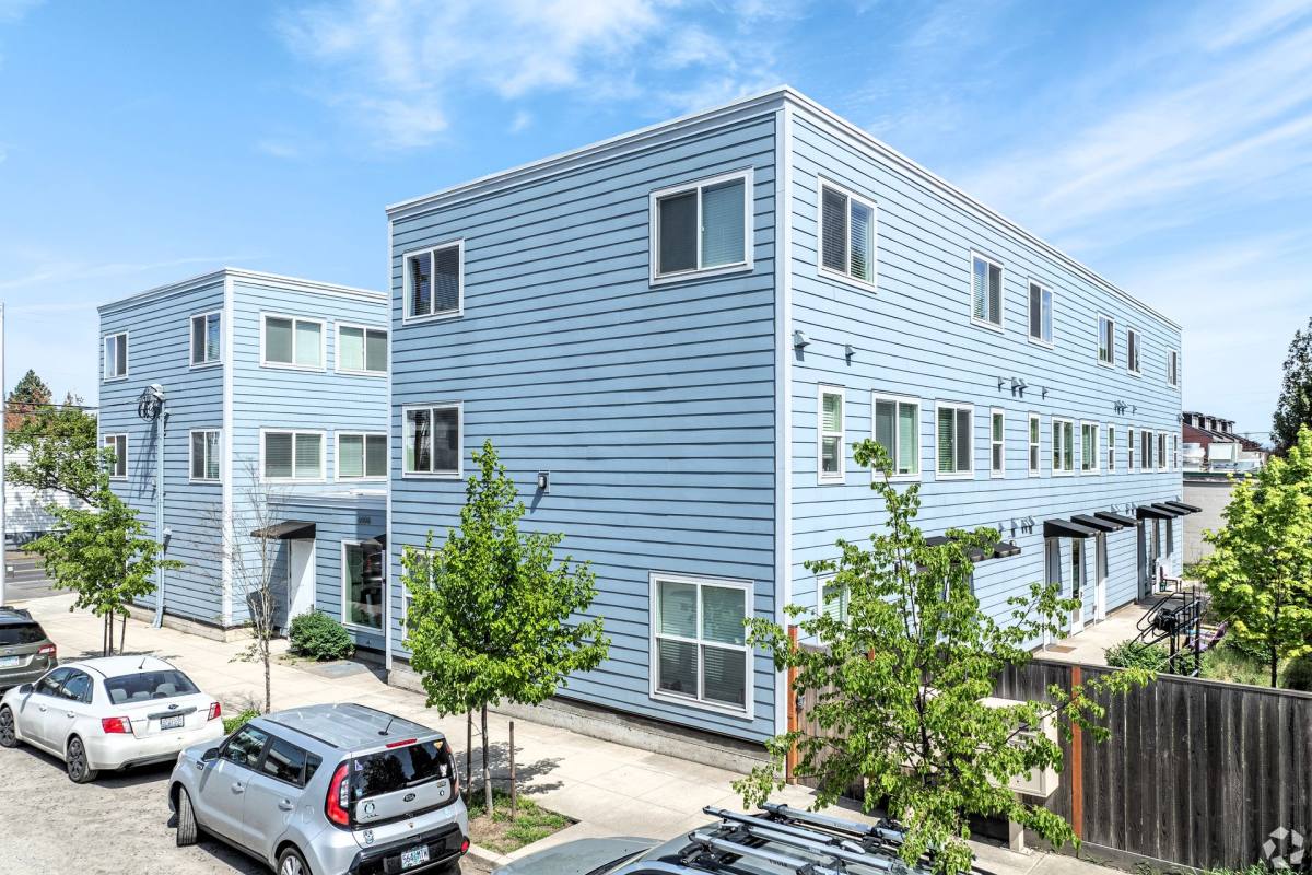 Apartment for rent at 6006 SE 53rd Ave, Portland, OR 97206