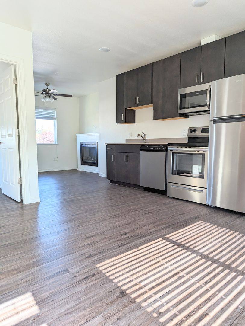 Apartment for rent at 6006 SE 53rd Ave, Portland, OR 97206