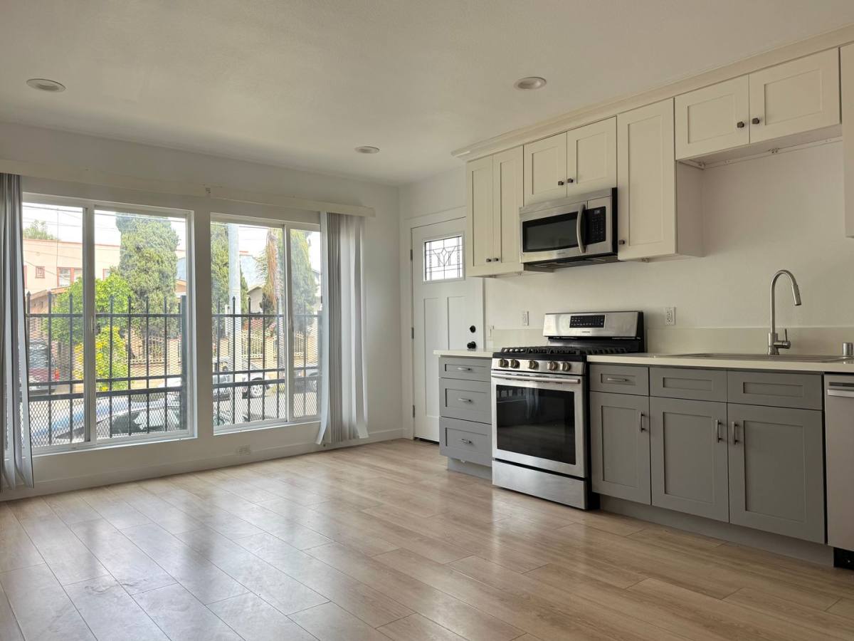 Apartment for rent at 1538 W 30th St, Los Angeles, CA 90007