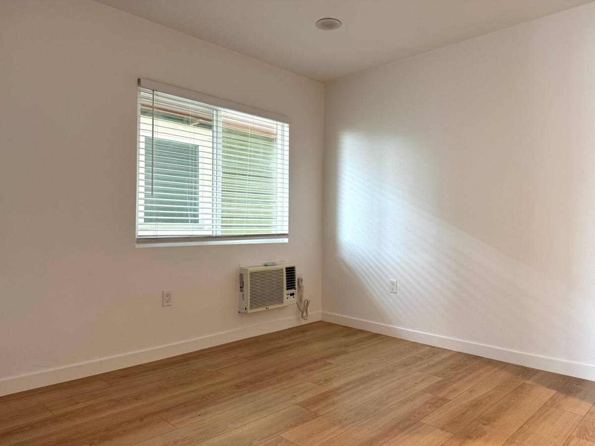 Apartment for rent at 1538 W 30th St, Los Angeles, CA 90007