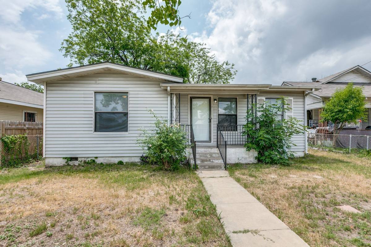 House for rent at 142 Helena St, San Antonio, TX 78204