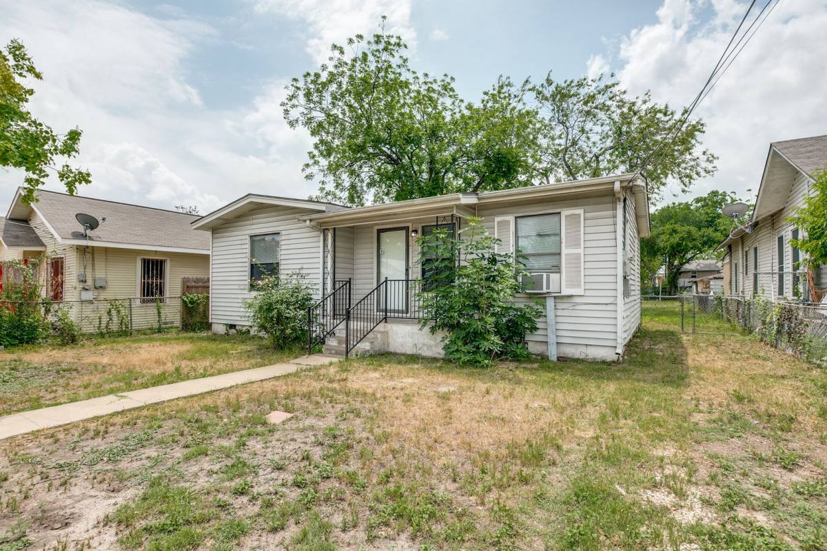 House for rent at 142 Helena St, San Antonio, TX 78204