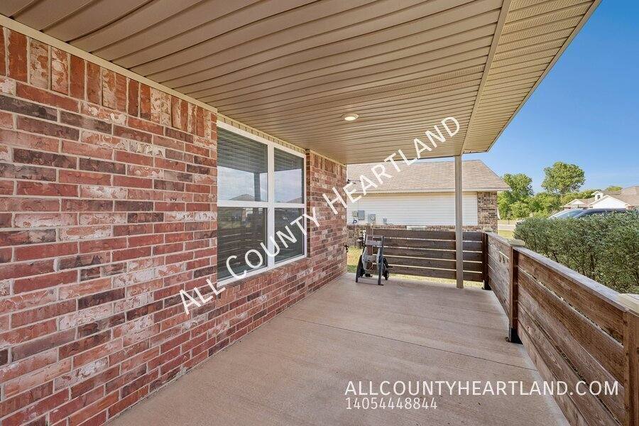 House for rent at 933 S Blackjack Lane, Mustang, OK 73064