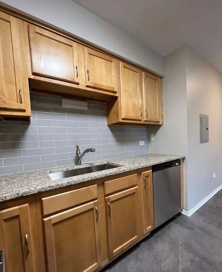 Apartment for rent at 162 Walton St #TH, Barrington, IL 60010